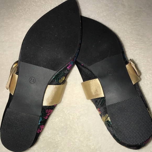 Brand New Blk embroidered pointy toe flats w/gold straps - Picture 5 of 8